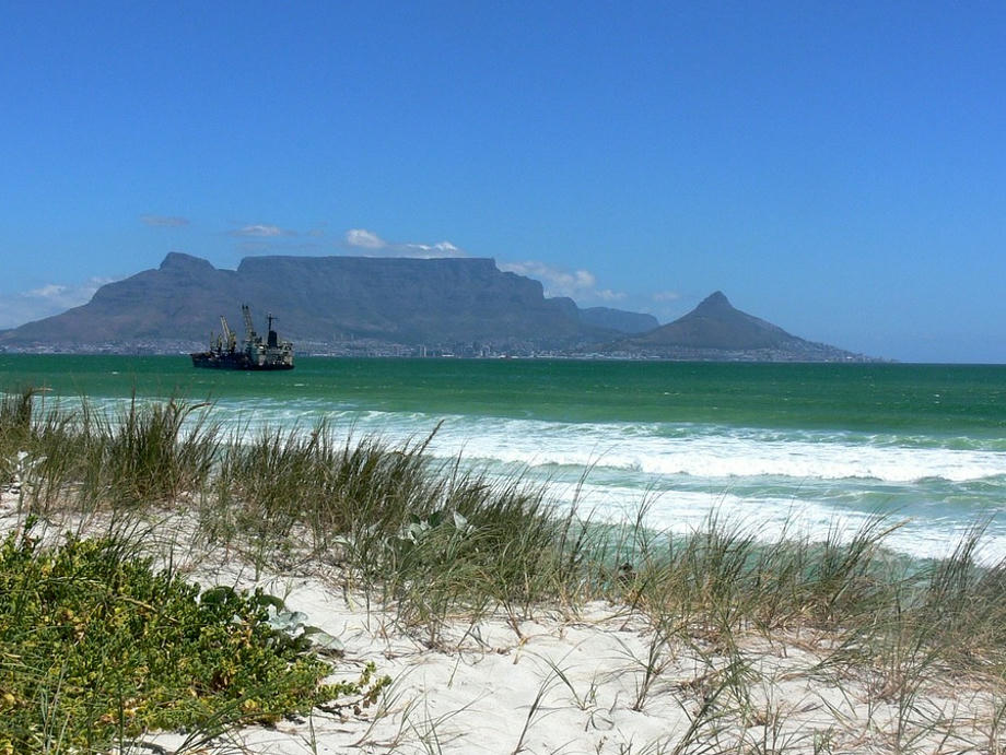 Küste Südafrikas mit Dünen  Meer