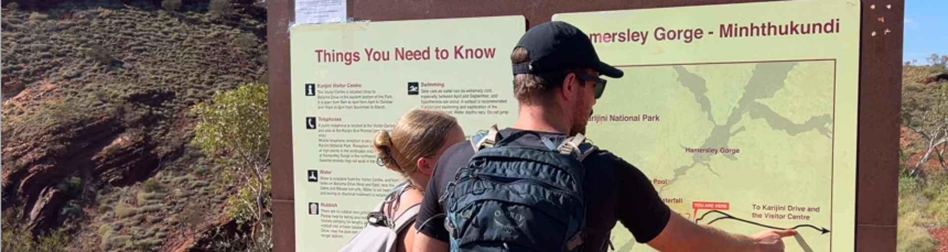 zwei 4WD im Outback in Australien