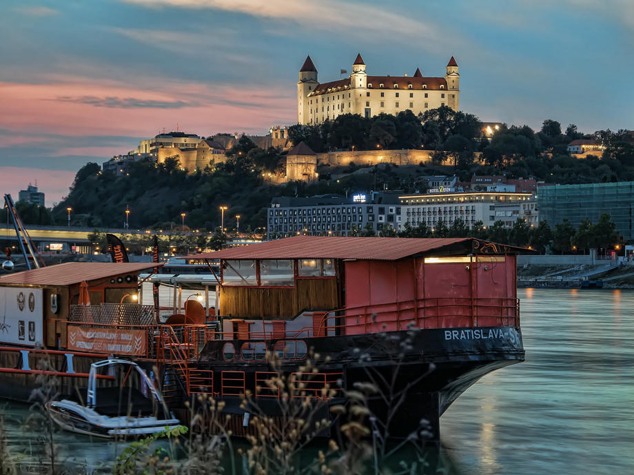 Bratislava, Slowakei, Pressburger Burg, Fluss, Boot, Sonnenuntergang