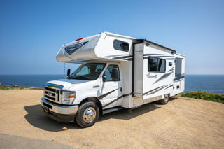 Road Bear RV Class C 26-28' (P) Motorhome Detail