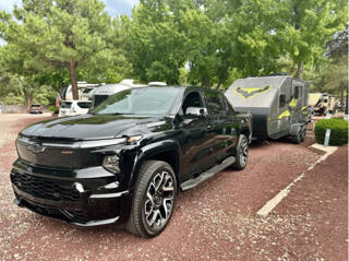 Vorschaubild PickUp Truck mit Wohnwagen elektrisch